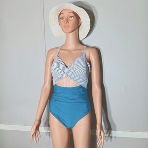 Nwt size small swimsuit